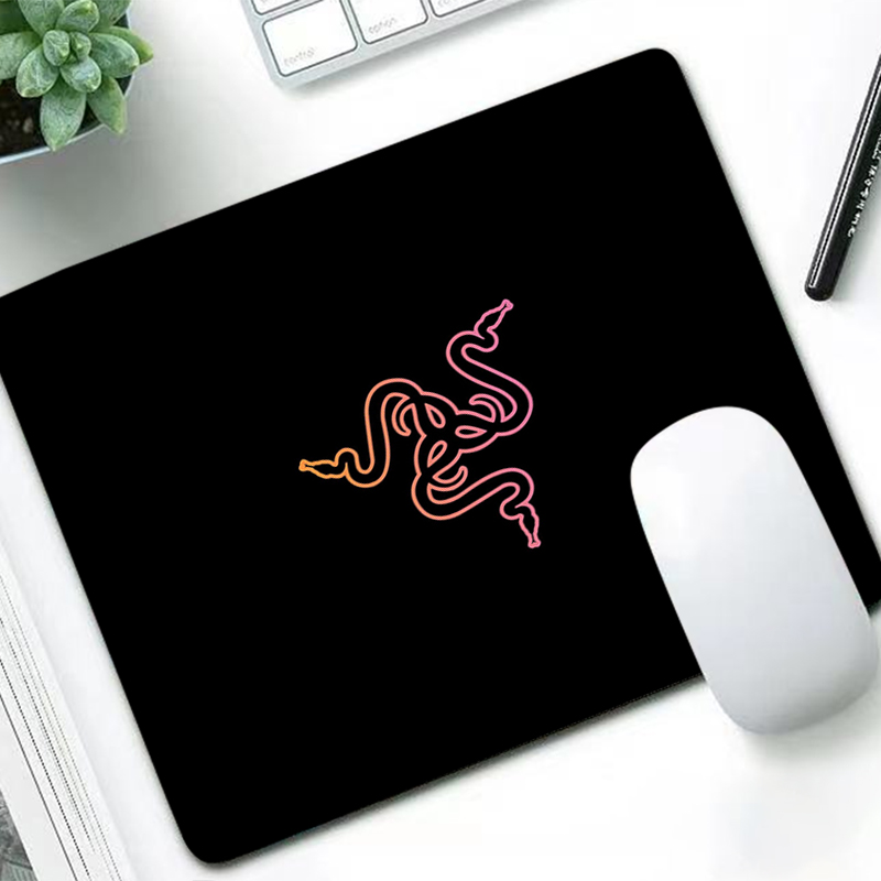 Gaming Office Accessories - 레이저 럭셔리 마우스 패드 애니메이션 게이머